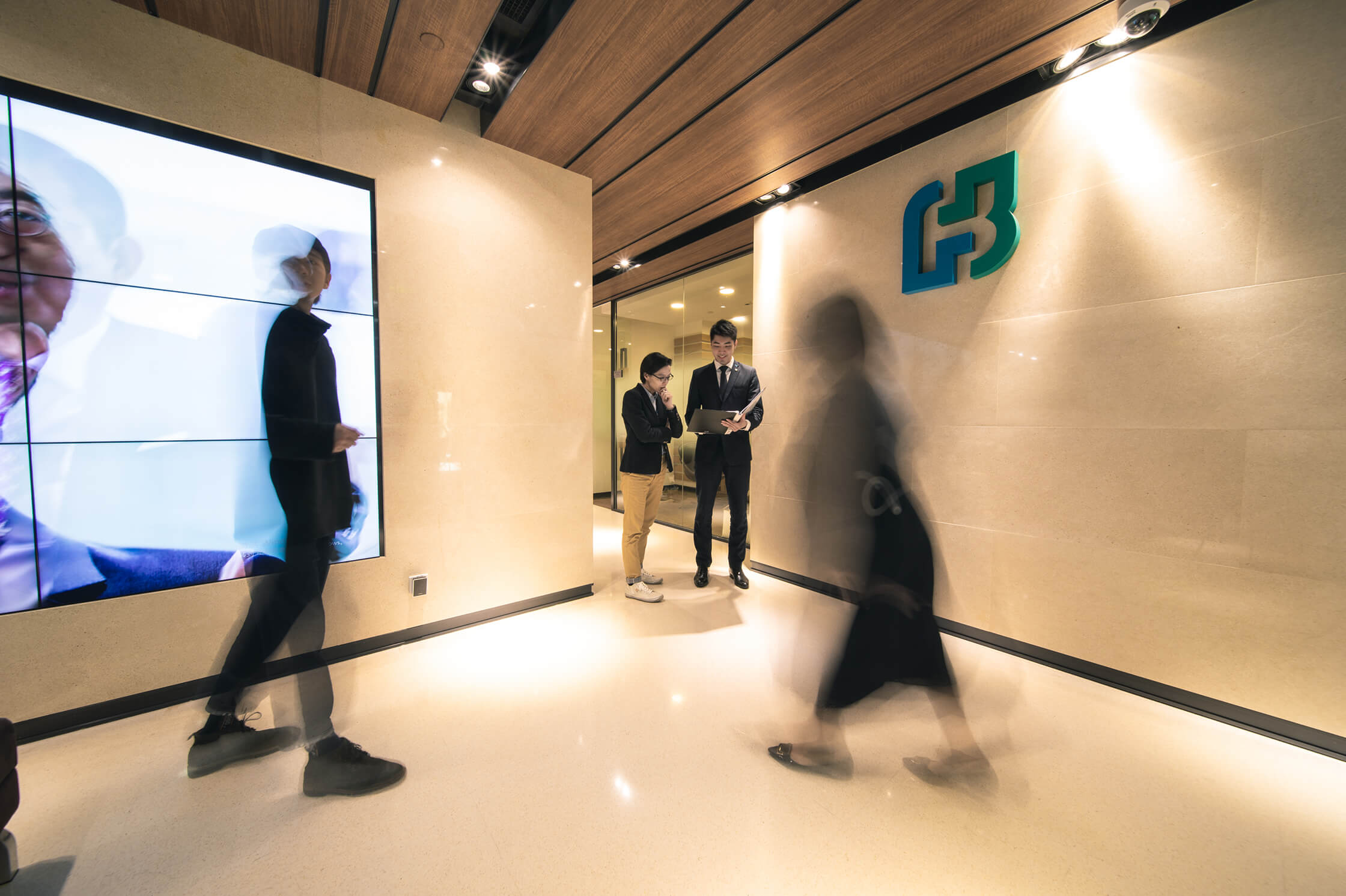 Fubon Bank China brand photography, lobby with an interactive view | 富邦华一银行形象拍摄，互动视角的银行大堂